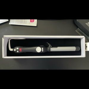NIB Beachwaver S1 Ceramic Rotating Curling Iron